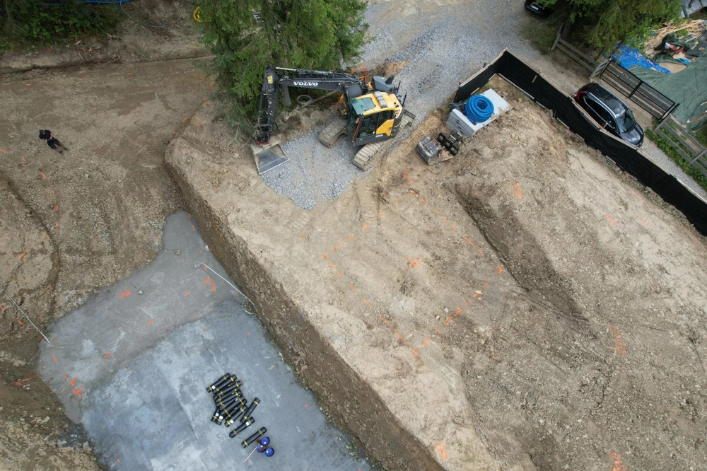 Roboty ziemne: wykop fundamentowy z koparką i przygotowaniem terenu pod fundament